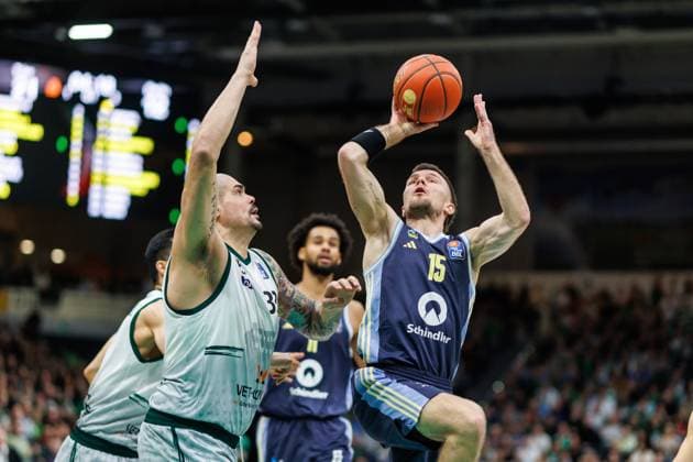 Martin Hermannsson (Alba Berlin) im Zweikampf mit Maik Zirbes (Gladiators Trier), Vet Concept Gladiators Trier vs Alba Berlin, Basketball, easyCredit BBL, 18. Spieltag, Saison 2025 2026, 02.02.2026 Vet Concept Gladiators Trier vs Alba Berlin, Basketball, easyCredit BBL, 18. Spieltag, Saison 2025 2026, 02.02.2026 Copyright: xEibner-Pressefoto AlexanderxNeisx EP_ANS