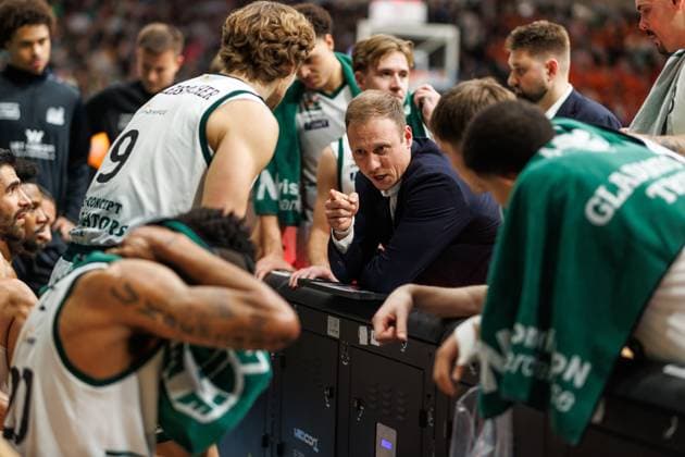 Jacques Schneider (Gladiators Trier) mit seinem team in der Auszeit, Vet Concept Gladiators Trier vs Alba Berlin, Basketball, easyCredit BBL, 18. Spieltag, Saison 2025 2026, 02.02.2026 Vet Concept Gladiators Trier vs Alba Berlin, Basketball, easyCredit BBL, 18. Spieltag, Saison 2025 2026, 02.02.2026 Copyright: xEibner-Pressefoto AlexanderxNeisx EP_ANS