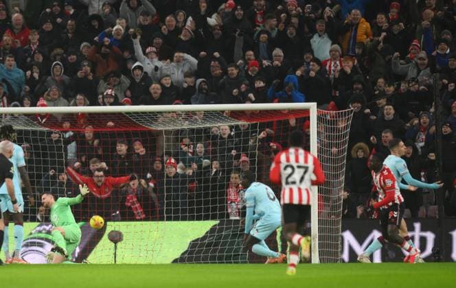 Habib Diarra of Sunderland scores their first goal via a deflection Sunderland v Burnley, Premier League, Football, Stadium of Light, Sunderland, UK - 02 Feb 2026Sunderland Stadium of Light United Kingdom EDITORIAL USE ONLY No use with unauthorised audio, video, data, fixture lists, club league logos or live services. Online in-match use limited to 120 images, no video emulation. No use in betting, games or single club league player publications. Copyright: xRichardxLee Shutterstockx 16499891s