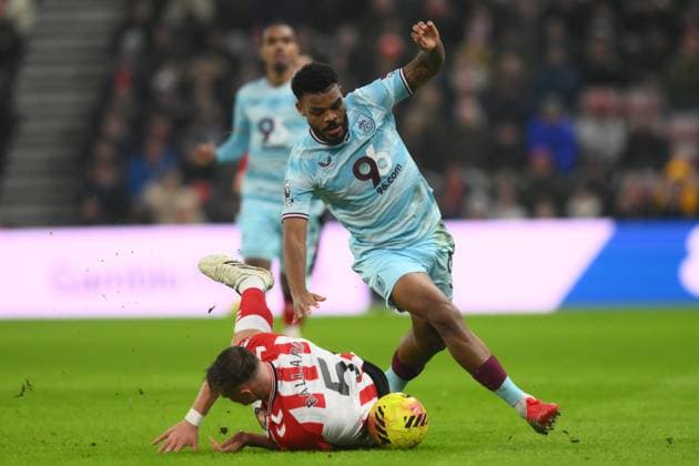 Lyle Foster of Burnley in action Sunderland v Burnley, Premier League, Football, Stadium of Light, Sunderland, UK - 02 Feb 2026Sunderland Stadium of Light United Kingdom EDITORIAL USE ONLY No use with unauthorised audio, video, data, fixture lists, club league logos or live services. Online in-match use limited to 120 images, no video emulation. No use in betting, games or single club league player publications. Copyright: xRichardxLee Shutterstockx 16499891ae