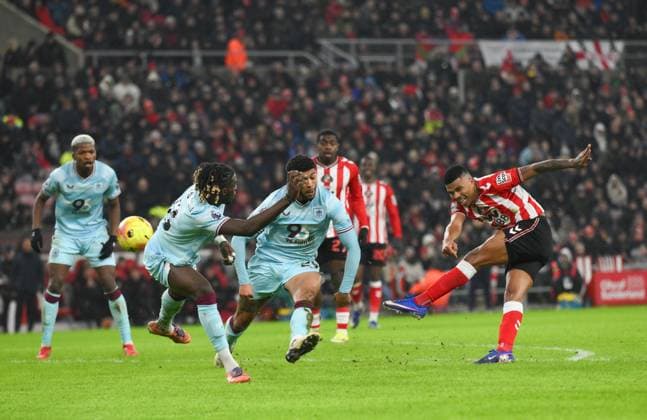 Reinildo Mandava of Sunderland fires a shot at goal Sunderland v Burnley, Premier League, Football, Stadium of Light, Sunderland, UK - 02 Feb 2026Sunderland Stadium of Light United Kingdom EDITORIAL USE ONLY No use with unauthorised audio, video, data, fixture lists, club league logos or live services. Online in-match use limited to 120 images, no video emulation. No use in betting, games or single club league player publications. Copyright: xRichardxLee Shutterstockx 16499891ak