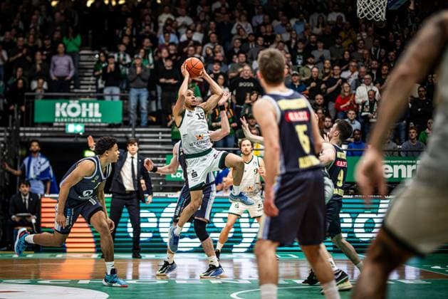 Jordan Roland (Gladiators Trier) im Zweikampf mit Jack Kayil (Alba Berlin) und Jonas Mattisseck (Alba Berlin), Vet Concept Gladiators Trier vs Alba Berlin, Basketball, easyCredit BBL, 18. Spieltag, Saison 2025 2026, 02.02.2026 Vet Concept Gladiators Trier vs Alba Berlin, Basketball, easyCredit BBL, 18. Spieltag, Saison 2025 2026, 02.02.2026 Copyright: xEibner-Pressefoto AlexanderxNeisx EP_ANS