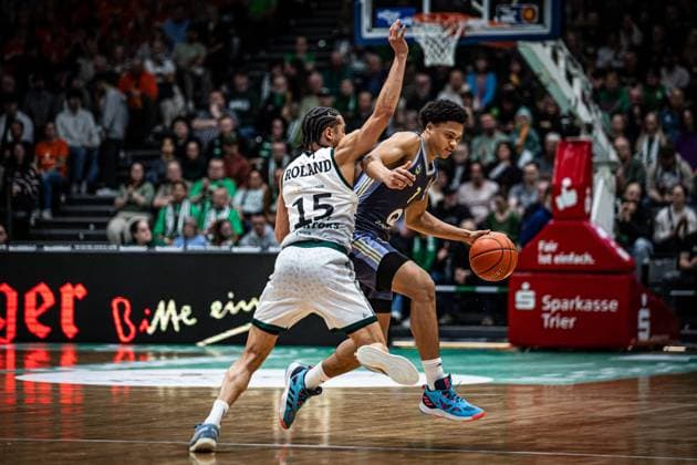 Jack Kayil (Alba Berlin) im Zweikampf mit Jordan Roland (Gladiators Trier), Vet Concept Gladiators Trier vs Alba Berlin, Basketball, easyCredit BBL, 18. Spieltag, Saison 2025 2026, 02.02.2026 Vet Concept Gladiators Trier vs Alba Berlin, Basketball, easyCredit BBL, 18. Spieltag, Saison 2025 2026, 02.02.2026 Copyright: xEibner-Pressefoto AlexanderxNeisx EP_ANS