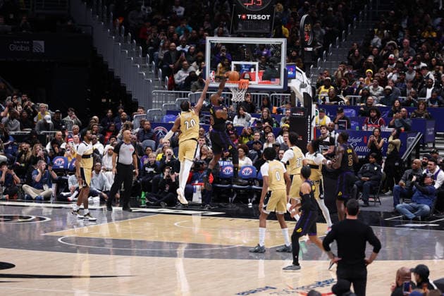 January 30, 2026, Washington, District Of Columbia, USA: LEBRON JAMES 23 of the Los Angeles Lakers dunks the ball against ALEXANDRE SARR 20 of the Washington Wizards during the game at Capital One Arena Washington USA - ZUMAs352 20260130_zsp_s352_001 Copyright: xSabinaxShyshx