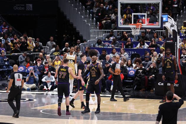January 30, 2026, Washington, District Of Columbia, USA: LEBRON JAMES 23 and LUKA DONCIC 77 of the Los Angeles Lakers high five during the game against the Washington Wizards at Capital One Arena Washington USA - ZUMAs352 20260130_zsp_s352_006 Copyright: xSabinaxShyshx