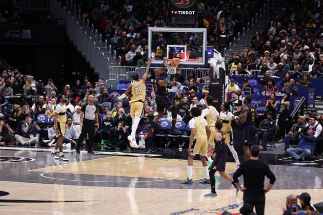 January 30, 2026, Washington, District Of Columbia, USA: LEBRON JAMES 23 of the Los Angeles Lakers dunks the ball against ALEXANDRE SARR 20 of the Washington Wizards during the game at Capital One Arena Washington USA - ZUMAs352 20260130_zsp_s352_008 Copyright: xSabinaxShyshx