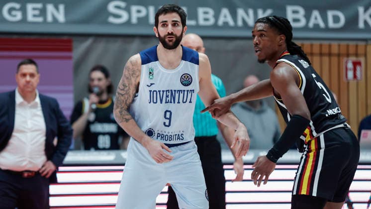 Im Bild: v.li. Ricky Rubio (Joventut Badalona, 9) und Marcus Carr(Wuerzburg Baskets, 5) 03.02.2026, Fitness First Wuerzburg Baskets vs. Joventut Badalona, Basketball Champions League, Round of 16, Group K, 3. Spieltag, Deutschland, 97072, tectake-Arena Wuerzburg, Copyright: HMBxMedia xJulienxBecker