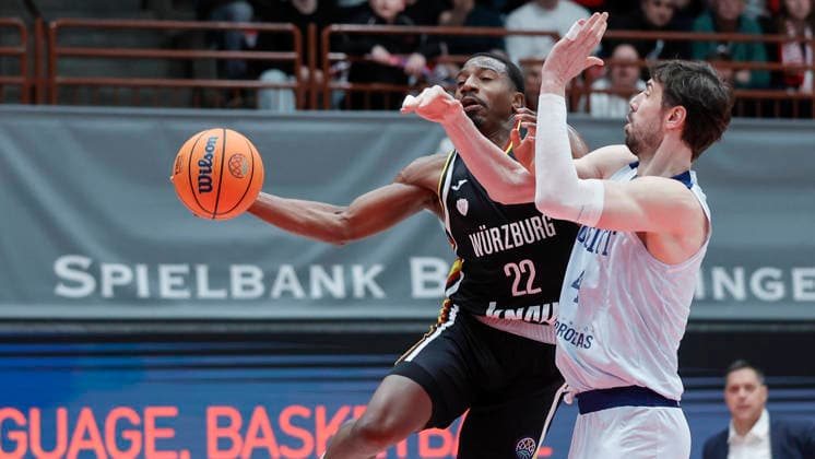 Im Bild: v.li. Johnathan Stove (Wuerzburg Baskets, 22) gegen Ante Tomic (Joventut Badalona, 44) 03.02.2026, Fitness First Wuerzburg Baskets vs. Joventut Badalona, Basketball Champions League, Round of 16, Group K, 3. Spieltag, Deutschland, 97072, tectake-Arena Wuerzburg, Copyright: HMBxMedia xJulienxBecker
