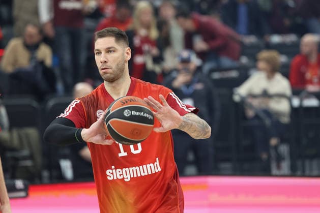 Stefan Jovic (FC Bayern Basketball, 16) beim Aufwaermen vor dem Spiel, GER, FC Bayern Basketball vs. Paris Basketball, Basketball, Euroleague, 26. Spieltag, Saison 2025 2026, 03.02.2026, GER, FC Bayern Basketball vs. Paris Basketball, Basketball, Euroleague, 26. Spieltag, Saison 2025 2026, 03.02.2026 Muenchen Copyright: xEibner-Pressefoto JennixMaulx EP_JML