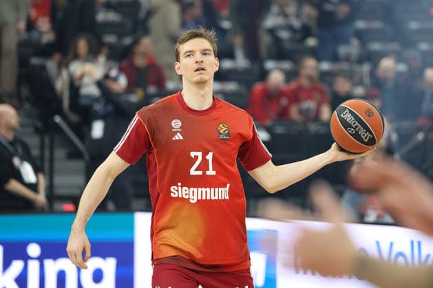 Justuz Hollatz (FC Bayern Basketball, 21) beim Aufwaermen vor dem Spiel, GER, FC Bayern Basketball vs. Paris Basketball, Basketball, Euroleague, 26. Spieltag, Saison 2025 2026, 03.02.2026, GER, FC Bayern Basketball vs. Paris Basketball, Basketball, Euroleague, 26. Spieltag, Saison 2025 2026, 03.02.2026 Muenchen Copyright: xEibner-Pressefoto JennixMaulx EP_JML