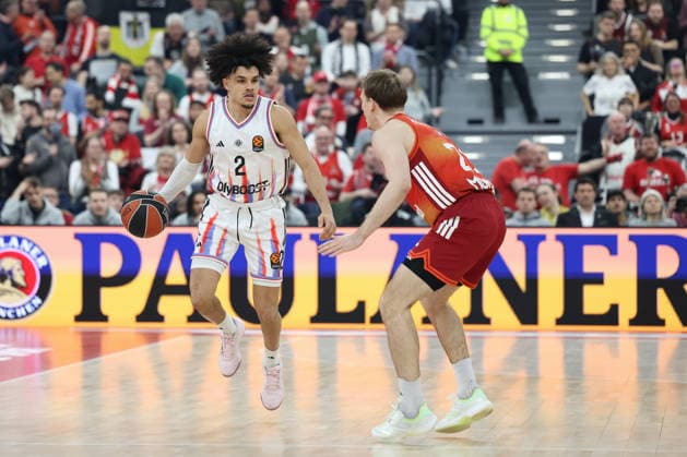 Nadir Hifi (Paris Basketball, 02) mit Justuz Hollatz (FC Bayern Basketball, 21), GER, FC Bayern Basketball vs. Paris Basketball, Basketball, Euroleague, 26. Spieltag, Saison 2025 2026, 03.02.2026, GER, FC Bayern Basketball vs. Paris Basketball, Basketball, Euroleague, 26. Spieltag, Saison 2025 2026, 03.02.2026 Muenchen Copyright: xEibner-Pressefoto JennixMaulx EP_JML