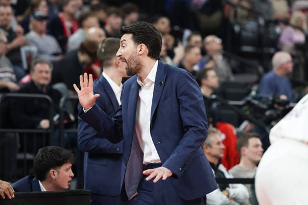 Francesco Tabellini (Paris Basketball, Chef-Trainer) gestikuliert, GER, FC Bayern Basketball vs. Paris Basketball, Basketball, Euroleague, 26. Spieltag, Saison 2025 2026, 03.02.2026, GER, FC Bayern Basketball vs. Paris Basketball, Basketball, Euroleague, 26. Spieltag, Saison 2025 2026, 03.02.2026 Muenchen Copyright: xEibner-Pressefoto JennixMaulx EP_JML
