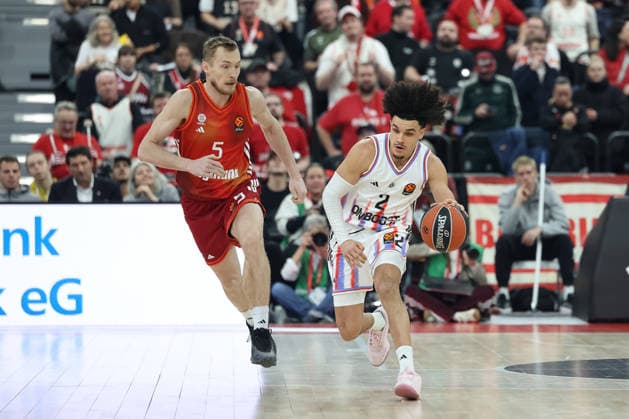 Nadir Hifi (Paris Basketball, 02) mit Niels Giffey (FC Bayern Basketball, 05), GER, FC Bayern Basketball vs. Paris Basketball, Basketball, Euroleague, 26. Spieltag, Saison 2025 2026, 03.02.2026, GER, FC Bayern Basketball vs. Paris Basketball, Basketball, Euroleague, 26. Spieltag, Saison 2025 2026, 03.02.2026 Muenchen Copyright: xEibner-Pressefoto JennixMaulx EP_JML