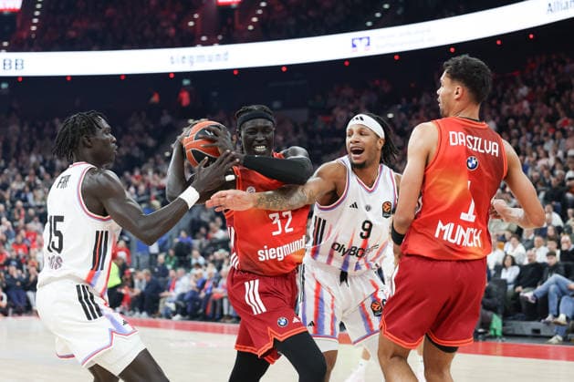 Wenyen Gabriel (FC Bayern Basketball, 32) mit Mouhamed Faye (Paris Basketball, 15) und Lamar Stevens (Paris Basketball, 09), mit Oscar da Silva (FC Bayern Basketball, 01), GER, FC Bayern Basketball vs. Paris Basketball, Basketball, Euroleague, 26. Spieltag, Saison 2025 2026, 03.02.2026, GER, FC Bayern Basketball vs. Paris Basketball, Basketball, Euroleague, 26. Spieltag, Saison 2025 2026, 03.02.2026 Muenchen Copyright: xEibner-Pressefoto JennixMaulx EP_JML