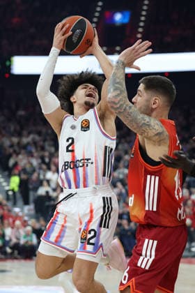 Nadir Hifi (Paris Basketball, 02) mit Stefan Jovic (FC Bayern Basketball, 16), GER, FC Bayern Basketball vs. Paris Basketball, Basketball, Euroleague, 26. Spieltag, Saison 2025 2026, 03.02.2026, GER, FC Bayern Basketball vs. Paris Basketball, Basketball, Euroleague, 26. Spieltag, Saison 2025 2026, 03.02.2026 Muenchen Copyright: xEibner-Pressefoto JennixMaulx EP_JML