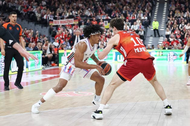 Jared Rhoden (Paris Basketball, 08) mit Justinian Jessup (FC Bayern Basketball, 10), GER, FC Bayern Basketball vs. Paris Basketball, Basketball, Euroleague, 26. Spieltag, Saison 2025 2026, 03.02.2026, GER, FC Bayern Basketball vs. Paris Basketball, Basketball, Euroleague, 26. Spieltag, Saison 2025 2026, 03.02.2026 Muenchen Copyright: xEibner-Pressefoto JennixMaulx EP_JML