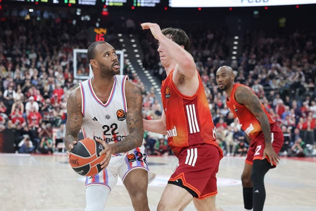 Amath MBaye (Paris Basketball, 22) mit Justinian Jessup (FC Bayern Basketball, 10), Isiaha Mike (FC Bayern Basketball, 22), GER, FC Bayern Basketball vs. Paris Basketball, Basketball, Euroleague, 26. Spieltag, Saison 2025 2026, 03.02.2026, GER, FC Bayern Basketball vs. Paris Basketball, Basketball, Euroleague, 26. Spieltag, Saison 2025 2026, 03.02.2026 Muenchen Copyright: xEibner-Pressefoto JennixMaulx EP_JML