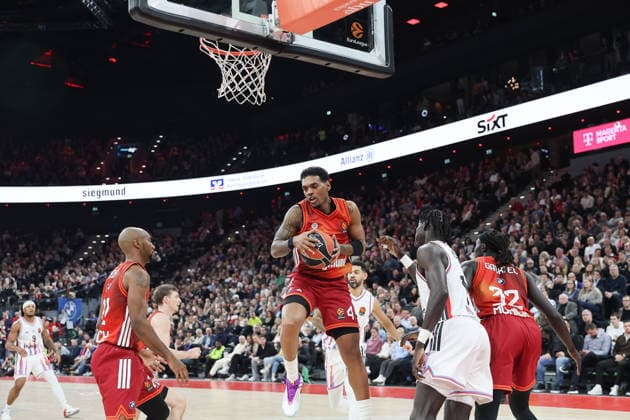 Xavier Rathan-Mayes (FC Bayern Basketball, 04) mit Ball, mit Isiaha Mike (FC Bayern Basketball, 22) und Wenyen Gabriel (FC Bayern Basketball, 32), mit Mouhamed Faye (Paris Basketball, 15), GER, FC Bayern Basketball vs. Paris Basketball, Basketball, Euroleague, 26. Spieltag, Saison 2025 2026, 03.02.2026, GER, FC Bayern Basketball vs. Paris Basketball, Basketball, Euroleague, 26. Spieltag, Saison 2025 2026, 03.02.2026 Muenchen Copyright: xEibner-Pressefoto JennixMaulx EP_JML