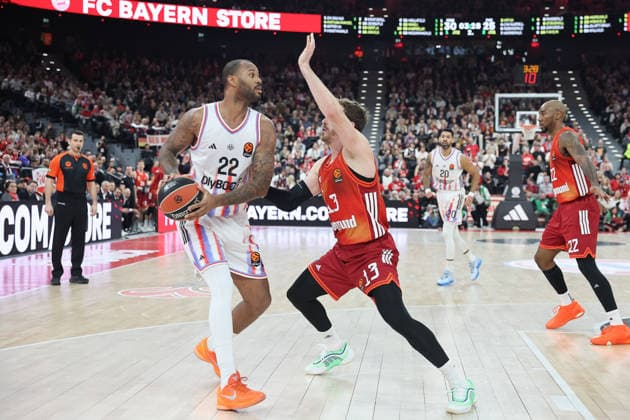 Amath MBaye (Paris Basketball, 22) mit Andreas Obst (FC Bayern Basketball, 13) und Isiaha Mike (FC Bayern Basketball, 22), mit Jeremy Morgan (Paris Basketball, 20), GER, FC Bayern Basketball vs. Paris Basketball, Basketball, Euroleague, 26. Spieltag, Saison 2025 2026, 03.02.2026, GER, FC Bayern Basketball vs. Paris Basketball, Basketball, Euroleague, 26. Spieltag, Saison 2025 2026, 03.02.2026 Muenchen Copyright: xEibner-Pressefoto JennixMaulx EP_JML