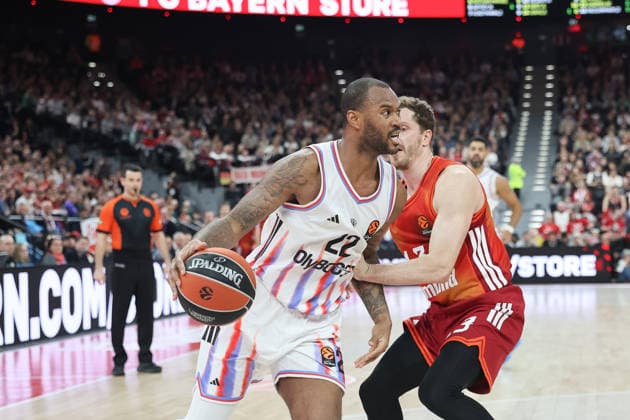 Amath MBaye (Paris Basketball, 22) mit Andreas Obst (FC Bayern Basketball, 13), GER, FC Bayern Basketball vs. Paris Basketball, Basketball, Euroleague, 26. Spieltag, Saison 2025 2026, 03.02.2026, GER, FC Bayern Basketball vs. Paris Basketball, Basketball, Euroleague, 26. Spieltag, Saison 2025 2026, 03.02.2026 Muenchen Copyright: xEibner-Pressefoto JennixMaulx EP_JML