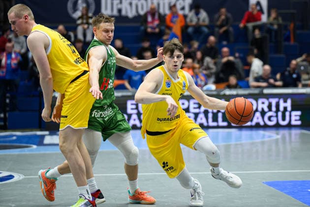Collin Welp (MBC, 40), Vitaliy Zotov (Kapfenberg, 45), Perttu Blomgren (MBC, 20), Syntainics MBC vs. Hefte Helfen Bulls Kapfenberg, European North Basketball League 2025 26, Germany, Austria, 03.02.2026. Foto: Schulz Weissenfels Stadthalle Sachsen-Anhalt Deutschland