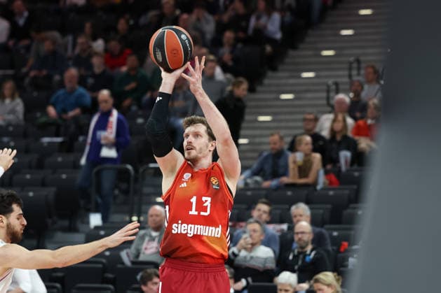 Andreas Obst (FC Bayern Basketball, 13) beim Wurf, GER, FC Bayern Basketball vs. Paris Basketball, Basketball, Euroleague, 26. Spieltag, Saison 2025 2026, 03.02.2026, GER, FC Bayern Basketball vs. Paris Basketball, Basketball, Euroleague, 26. Spieltag, Saison 2025 2026, 03.02.2026 Muenchen Copyright: xEibner-Pressefoto JennixMaulx EP_JML
