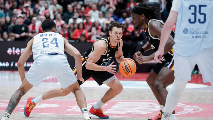 Im Bild: v.li. Cameron Hunt (Joventut Badalona, 24), Brae Ivey (Wuerzburg Baskets, 11) und Charles Thompson (Wuerzburg Baskets, 32) 03.02.2026, Fitness First Wuerzburg Baskets vs. Joventut Badalona, Basketball Champions League, Round of 16, Group K, 3. Spieltag, Deutschland, 97072, tectake-Arena Wuerzburg, Copyright: HMBxMedia xJulienxBecker