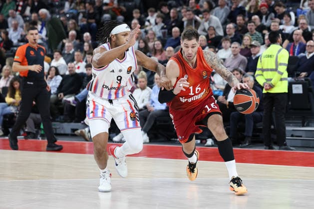 Stefan Jovic (FC Bayern Basketball, 16) mit Lamar Stevens (Paris Basketball, 09), GER, FC Bayern Basketball vs. Paris Basketball, Basketball, Euroleague, 26. Spieltag, Saison 2025 2026, 03.02.2026, GER, FC Bayern Basketball vs. Paris Basketball, Basketball, Euroleague, 26. Spieltag, Saison 2025 2026, 03.02.2026 Muenchen Copyright: xEibner-Pressefoto JennixMaulx EP_JML