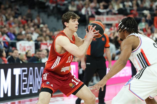 Justinian Jessup (FC Bayern Basketball, 10) mit Lamar Stevens (Paris Basketball, 09), GER, FC Bayern Basketball vs. Paris Basketball, Basketball, Euroleague, 26. Spieltag, Saison 2025 2026, 03.02.2026, GER, FC Bayern Basketball vs. Paris Basketball, Basketball, Euroleague, 26. Spieltag, Saison 2025 2026, 03.02.2026 Muenchen Copyright: xEibner-Pressefoto JennixMaulx EP_JML