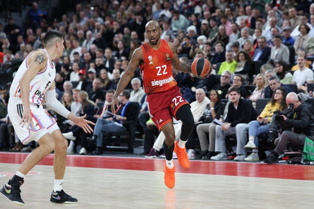 Isiaha Mike (FC Bayern Basketball, 22) mit Derek Willis (Paris Basketball, 35), GER, FC Bayern Basketball vs. Paris Basketball, Basketball, Euroleague, 26. Spieltag, Saison 2025 2026, 03.02.2026, GER, FC Bayern Basketball vs. Paris Basketball, Basketball, Euroleague, 26. Spieltag, Saison 2025 2026, 03.02.2026 Muenchen Copyright: xEibner-Pressefoto JennixMaulx EP_JML