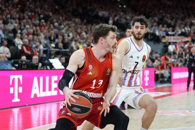 Andreas Obst (FC Bayern Basketball, 13) mit Sebastian Herrera (Paris Basketball, 07), GER, FC Bayern Basketball vs. Paris Basketball, Basketball, Euroleague, 26. Spieltag, Saison 2025 2026, 03.02.2026, GER, FC Bayern Basketball vs. Paris Basketball, Basketball, Euroleague, 26. Spieltag, Saison 2025 2026, 03.02.2026 Muenchen Copyright: xEibner-Pressefoto JennixMaulx EP_JML