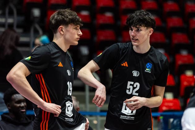 GER, BKT EuroCup, Saison 2025 2026, Niners Chemnitz - Dolomiti Energia Trento. 04.02.2026, Messe, Chemnitz, GER, BKT EuroCup, Saison 2025 2026, Niners Chemnitz - Dolomiti Energia Trento. Alfons Millatz (Niners Chemnitz, 19), Christopher Wahren (Niners Chemnitz, 52) Foto Alexander Trienitz Chemnitz Messe Sachsen Deutschland