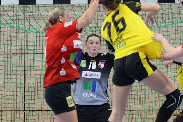 Lea Gruber (Halle, 19), Torhüterin Nicola Czaja (Halle, 70), Felina Menne (BVB_Damen, 76), SV Union Halle-Neustadt vs. Borussia Dortmund, Alsco Handball Bundesliga Frauen, Saison 2025 26, 16. Spieltag, 04.02.2026 Halle SWH Arena Sachsen-Anhalt Deutschland