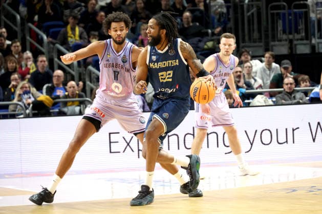 DEU, Europapokal, ALBA vs. AS Karditsa Iaponiki, 04.02.2026, Uber-Arena, Berlin, DEU, Europapokal, ALBA vs. AS Karditsa Iaponiki, im Bild Norris Agbakoko (ALBA Berlin 17), Warren Washington (Karditsa Iaponiki 22)