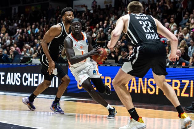 GER, BKT EuroCup, Saison 2025 2026, Niners Chemnitz - Dolomiti Energia Trento. 04.02.2026, Messe, Chemnitz, GER, BKT EuroCup, Saison 2025 2026, Niners Chemnitz - Dolomiti Energia Trento. Aher Uguak (Niners Chemnitz, 1) Foto Alexander Trienitz Chemnitz Messe Sachsen Deutschland
