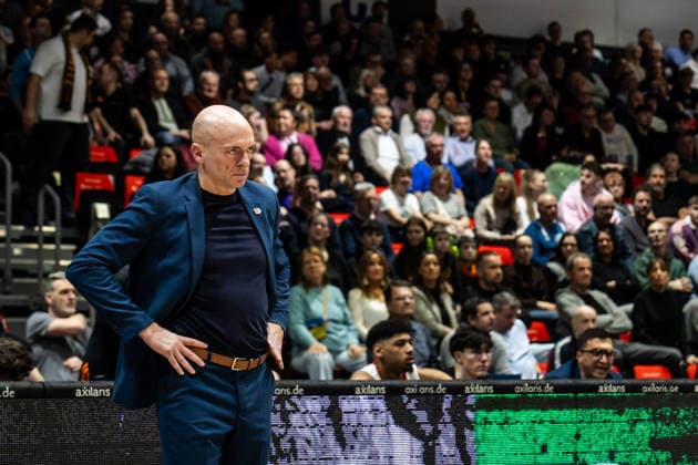 GER, BKT EuroCup, Saison 2025 2026, Niners Chemnitz - Dolomiti Energia Trento. 04.02.2026, Messe, Chemnitz, GER, BKT EuroCup, Saison 2025 2026, Niners Chemnitz - Dolomiti Energia Trento. Rodrigo Pastore (Head Coach), Niners Chemnitz Foto Alexander Trienitz Chemnitz Messe Sachsen Deutschland