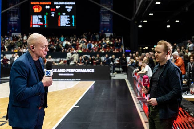 GER, BKT EuroCup, Saison 2025 2026, Niners Chemnitz - Dolomiti Energia Trento. 04.02.2026, Messe, Chemnitz, GER, BKT EuroCup, Saison 2025 2026, Niners Chemnitz - Dolomiti Energia Trento. Rodrigo Pastore (Head Coach), Niners Chemnitz beim Interview mit Jakob Lobach, Magenta Foto Alexander Trienitz Chemnitz Messe Sachsen Deutschland