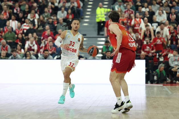 Matthew Strazel (AS Monaco, 32) mit Justinian Jessup (FC Bayern Basketball, 10), GER, FC Bayern Basketball vs. AS Monaco, Basketball, Euroleague, 27. Spieltag, Saison 2025 2026, 05.02.2026, GER, FC Bayern Basketball vs. AS Monaco, Basketball, Euroleague, 27. Spieltag, Saison 2025 2026, 05.02.2026 Muenchen Copyright: xEibner-Pressefoto JennixMaulx EP_JML