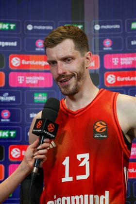 Andreas Obst (FC Bayern Basketball, 13) lacht beim Interview nach dem Spiel, GER, FC Bayern Basketball vs. AS Monaco, Basketball, Euroleague, 27. Spieltag, Saison 2025 2026, 05.02.2026, GER, FC Bayern Basketball vs. AS Monaco, Basketball, Euroleague, 27. Spieltag, Saison 2025 2026, 05.02.2026 Muenchen Copyright: xEibner-Pressefoto JennixMaulx EP_JML