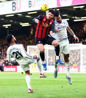 Evanilson of AFC Bournemouth and Tyrone Mings of Aston Villa. AFC Bournemouth v Aston Villa, Premier League, Football, Vitality Stadium, Bournemouth, UK - 07 Feb 2026Bournemouth Vitality Stadium United Kingdom EDITORIAL USE ONLY No use with unauthorised audio, video, data, fixture lists, club league logos or live services. Online in-match use limited to 120 images, no video emulation. No use in betting, games or single club league player publications. Copyright: xJamesxMarsh Shutterstockx 16524336ar