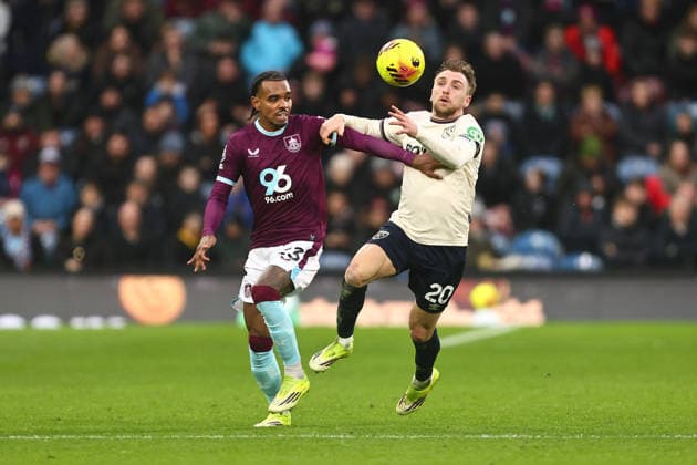 Lucas Pires of Burnley and Jarrod Bowen of West Ham United Burnley v West Ham United, Premier League, Football, Turf Moor, Burnley, UK - 07 Feb 2026Burnley Turf Moor United Kingdom EDITORIAL USE ONLY No use with unauthorised audio, video, data, fixture lists, club league logos or live services. Online in-match use limited to 120 images, no video emulation. No use in betting, games or single club league player publications. Copyright: xPhilxOldham Shutterstockx 16524361ba