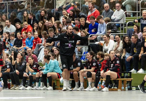TG Nuertingen vs. HSG Freiburg, Handball,2.Alsco Handball Bundesliga Frauen, Spieltag 17, Saison 2025 2026, 07.02.2026 Unzufriedenheit mit der Schiedsrichterleistung bei Trainer Manel Cirac. TG Nuertingen vs. HSG Freiburg, Handball,2.Alsco Handball Bundesliga Frauen, Spieltag 17, Saison 2025 2026, 07.02.2026 Copyright: xEibner-Pressefoto DavidexDixGiovx EP_DGI