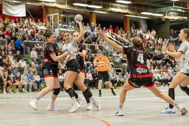 TG Nuertingen vs. HSG Freiburg, Handball,2.Alsco Handball Bundesliga Frauen, Spieltag 17, Saison 2025 2026, 07.02.2026 Lisa Wieder (TG Nuertingen, 07TGN) hat alles im Griff. TG Nuertingen vs. HSG Freiburg, Handball,2.Alsco Handball Bundesliga Frauen, Spieltag 17, Saison 2025 2026, 07.02.2026 Copyright: xEibner-Pressefoto DavidexDixGiovx EP_DGI