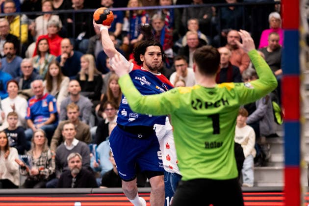 Tim Matthes (HBW Balingen Weilstetten, 04), gegen Frederik Hoeler (1. VFL Potsdam, 01), HBW Balingen Weilstetten vs. 1. VFL Potsdam, Handball, 2. Bundesliga, 18. Spieltag, Saison 2025 2026, 07.02.2026 Eibner-Pressefoto Andreas Ulmer HBW Balingen Weilstetten vs. 1. VFL Potsdam, Handball, 2. Bundesliga, 18. Spieltag, Saison 2025 2026, 07.02.2026 Balingen Copyright: xEibner-Pressefoto AndreasxUlmerx EP_AUR