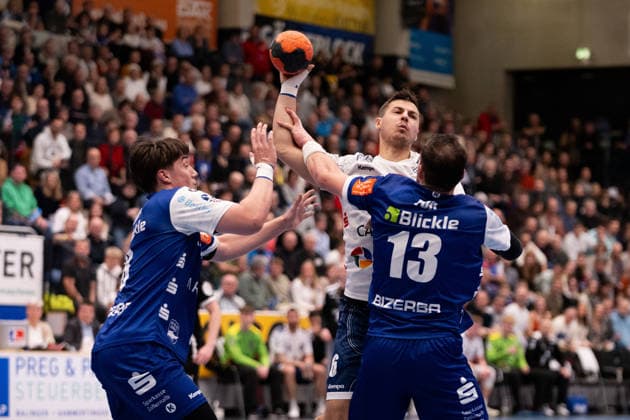 Markus Mahr (1. VFL Potsdam, 06), gegen Merlin Fuss (HBW Balingen Weilstetten, 13), HBW Balingen Weilstetten vs. 1. VFL Potsdam, Handball, 2. Bundesliga, 18. Spieltag, Saison 2025 2026, 07.02.2026 Eibner-Pressefoto Andreas Ulmer HBW Balingen Weilstetten vs. 1. VFL Potsdam, Handball, 2. Bundesliga, 18. Spieltag, Saison 2025 2026, 07.02.2026 Balingen Copyright: xEibner-Pressefoto AndreasxUlmerx EP_AUR