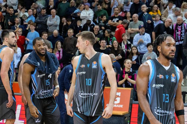 Keith Lee Braxton JR (Science City Jena, 13), Joe Wieskamp (Science City Jena, 10), Nazihar Bohannon (Science City Jena, 15) sind enttaeuscht nach der Niederlage im Spiel gegen Bonn Telekom Baskets Bonn vs. Science City Jena, Basketball, easy Credit BBL, 19. Spieltag, 2025 2026, 07.02.2026 Telekom Baskets Bonn vs. Science City Jena, Basketball, easy Credit BBL, 19. Spieltag, 2025 2026, 07.02.2026 Bonn Copyright: xEibner-Pressefoto GerhardxWingenx EP_GWR