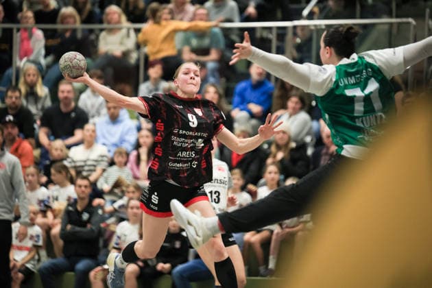 TG Nuertingen vs. HSG Freiburg, Handball,2.Alsco Handball Bundesliga Frauen, Spieltag 17, Saison 2025 2026, 07.02.2026 Ronja Buehler (TG Nuertingen, 09TGN) gegen Leonie Kuntz (HSG Freiburg, 71HSG) TG Nuertingen vs. HSG Freiburg, Handball,2.Alsco Handball Bundesliga Frauen, Spieltag 17, Saison 2025 2026, 07.02.2026 Copyright: xEibner-Pressefoto DavidexDixGiovx EP_DGI