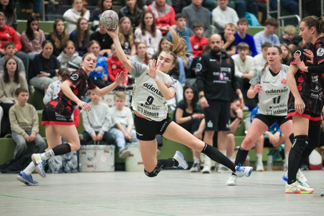 TG Nuertingen vs. HSG Freiburg, Handball,2.Alsco Handball Bundesliga Frauen, Spieltag 17, Saison 2025 2026, 07.02.2026 Mira Fassbinder (HSG Freiburg, 09HSG) beim Sprungwurf TG Nuertingen vs. HSG Freiburg, Handball,2.Alsco Handball Bundesliga Frauen, Spieltag 17, Saison 2025 2026, 07.02.2026 Copyright: xEibner-Pressefoto DavidexDixGiovx EP_DGI