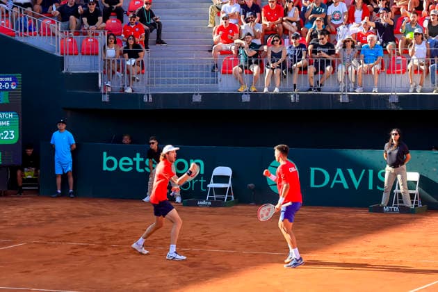 Tenis, Chile vs Serbia. Copa Davis 2026. Los tenistas chilenos Tomas Barrios y Nicolas Jarry celebran el punto, durante el partido de dobles de Copa Davis valido por el Grupo Mundial, disputado en la Cancha Central Anita Lizana, Parque Estadio Nacional de Santiago, Chile. 07 02 2026 Pepe Alvujar Photosport Tenis, Chile vs Serbia. Copa Davis 2026. 234 5.000 Chilean tennis players Tomas Barrios and Nicolas Jarry celebrate the point during the Davis Cup doubles match valid for the World Group, played on the Anita Lizana Central Court, National Stadium Park in Santiago, Chile. 07 02 2026 Pepe Alvujar Photosport Chile vs Serbia dia 2, Copa Davis 2026