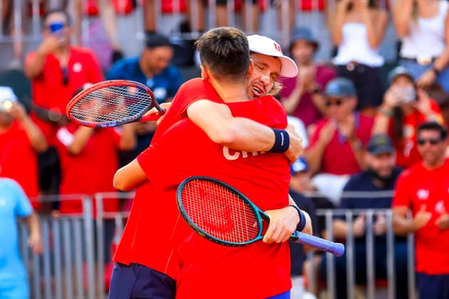 Tenis, Chile vs Serbia. Copa Davis 2026. Los tenistas chilenos Tomas Barrios y Nicolas Jarry celebran el triunfo, durante el partido de dobles de Copa Davis valido por el Grupo Mundial, disputado en la Cancha Central Anita Lizana, Parque Estadio Nacional de Santiago, Chile. 07 02 2026 Pepe Alvujar Photosport Tenis, Chile vs Serbia. Copa Davis 2026. Chilean tennis players Tomas Barrios and Nicolas Jarry celebrate their victory during the Davis Cup doubles match valid for the World Group, played on the Anita Lizana Central Court, National Stadium Park in Santiago, Chile. 07 02 2026 Pepe Alvujar Photosport Chile vs Serbia dia 2, Copa Davis 2026